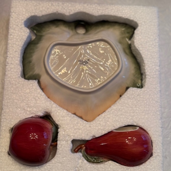 Fitz & Floyd Pear and apple Fall Salt/pepper shakers - Picture 5 of 9